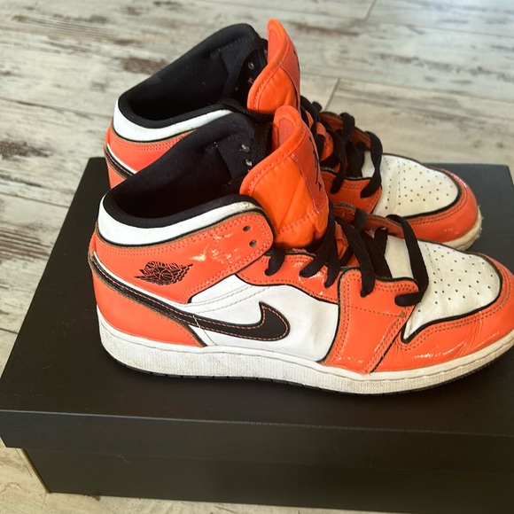 Nike Air Jordan high top shoes-gently used - Picture 1 of 9